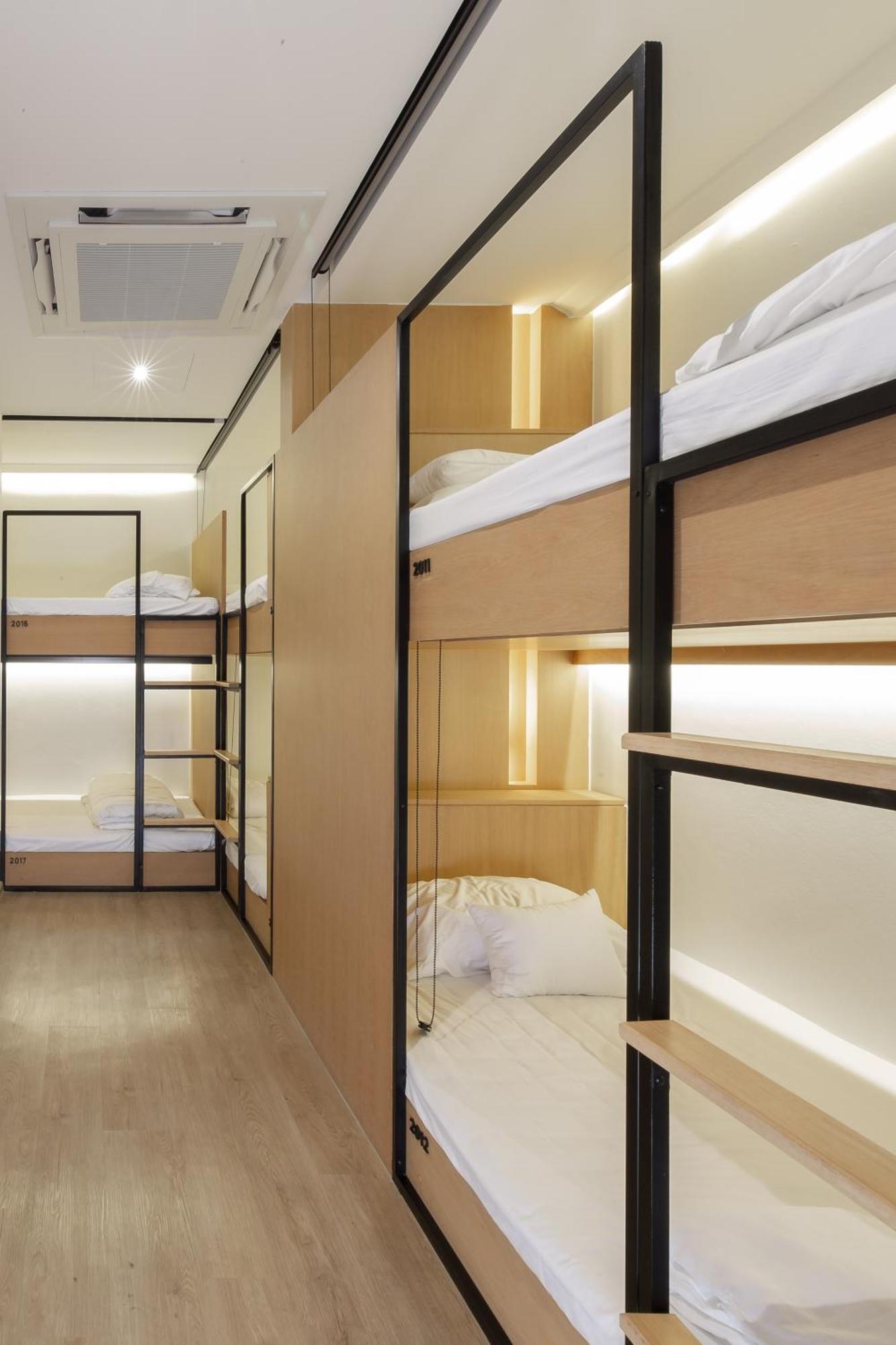 Double B Hostel Бангкок Экстерьер фото
